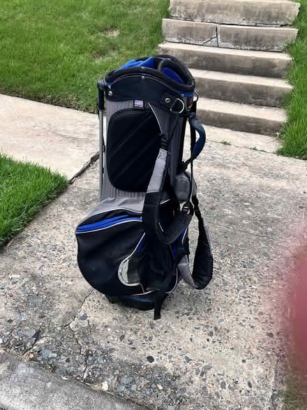 Photo of free Golf Bag - unsupervised (Hillcrest - Central LR) #1