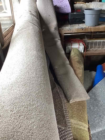 Photo of free carpet and vinyl bits (nr305pb) #2