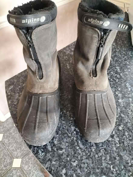 Photo of free Snow boots. (Nailsea BS48) #1