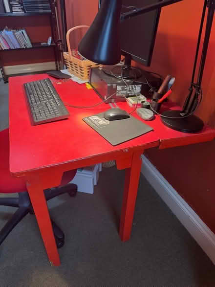 Photo of free Desk or extending table (Ealing W5) #1
