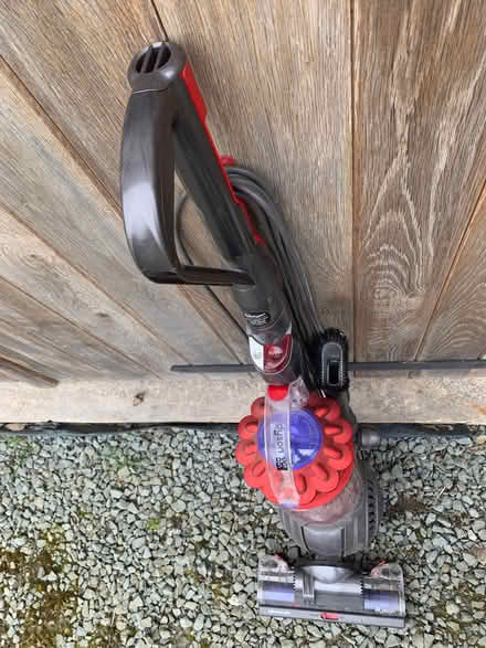 Photo of free Dyson DC55 vacuum cleaner. (Kingswood Common HR5) #3