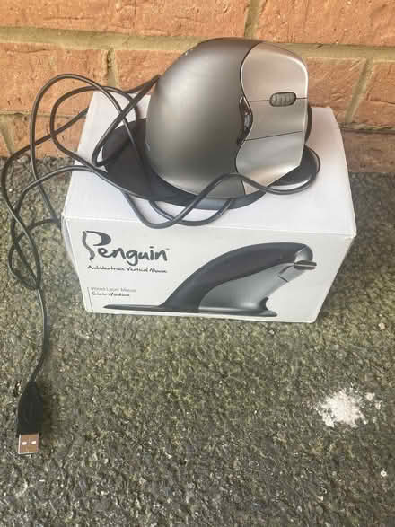 Photo of free Ambidextrous vertical wired mouse (Leigh Park BA13) #2
