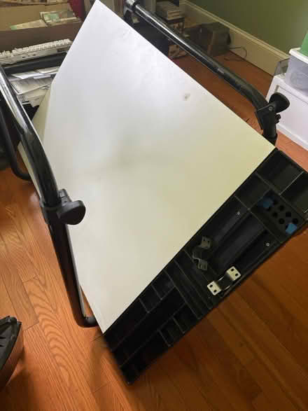 Photo of free Drawing/Drafting table (Mandarin) #1