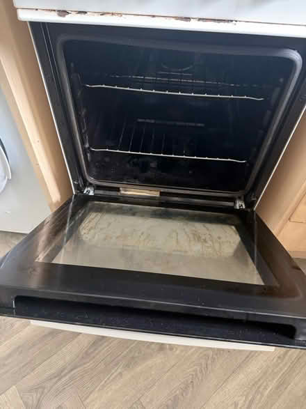 Photo of free Oven (WD4 8fn) #3