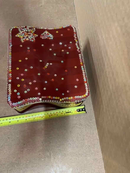 Photo of free Tin box, nicely decorated (Baseline and Beaumaris) #2