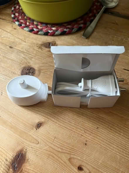 Photo of free Oral B toothbrush charger (Ellastone DE6) #1