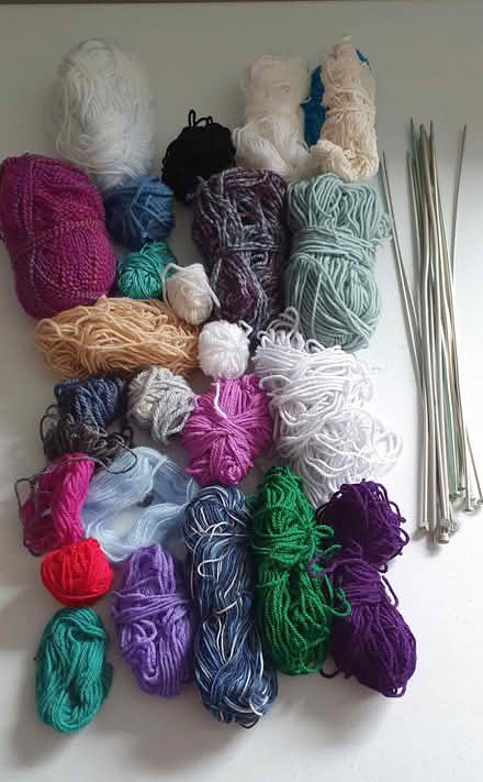 Photo of free Knitting needles and wool oddments (March PE15) #1