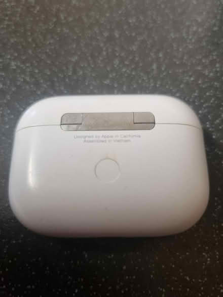 Photo of free Airpods (not genuine) case only (SE20) #1