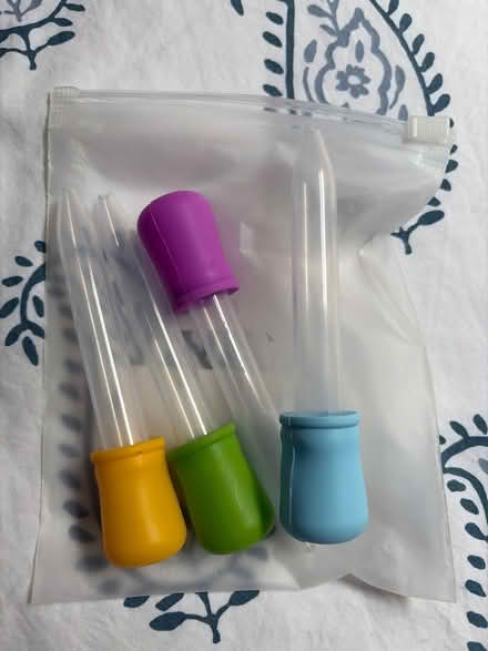 Photo of free 4 brand new pippete’s (Kidbrooke SE3) #1