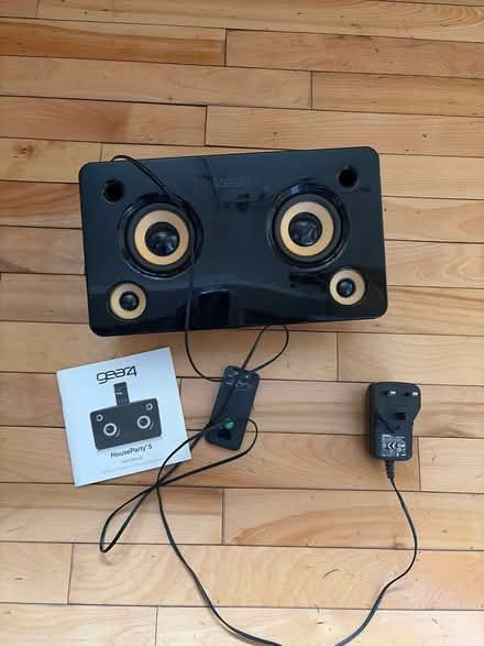 Photo of free Stereo speaker for iPod and iPhone (Weybridge KT13) #1