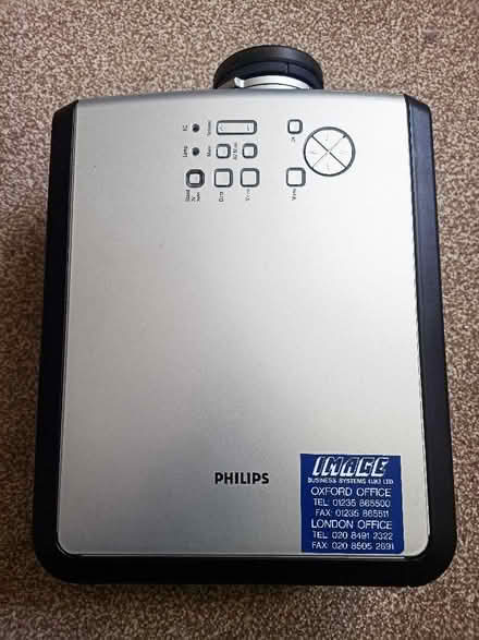 Photo of free philips projector ( not working repair / spare) (Chipping Norton OX7) #1