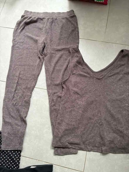 Photo of free Women’s clothes (Feltham TW13) #4