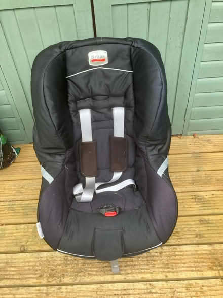 Photo of free Young child’s car seat (HP27 Lacey Green) #1