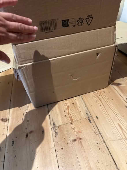 Photo of free Box of random tile samples (Stoke Newington N16) #2