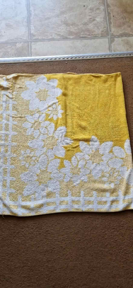 Photo of free Yellow/white bath towel (Upper Wellsway) #1