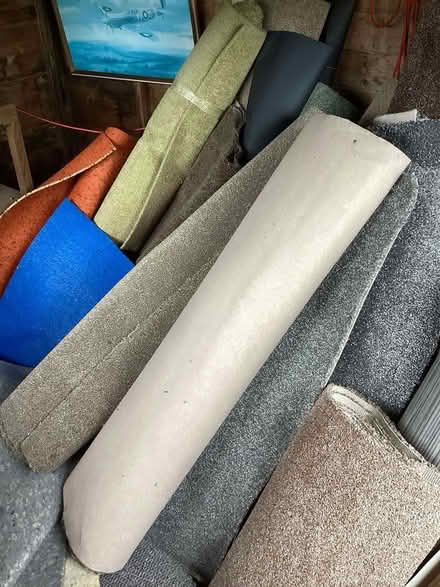Photo of free carpet and vinyl bits (nr305pb) #1