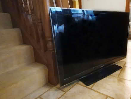 Photo of free Samsung TV - working but (Milton Keynes Village MK10) #2
