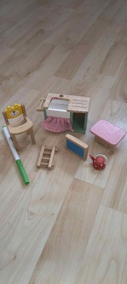 Photo of free A few bits of wooden dolls house furniture (Malvern Link WR14) #1