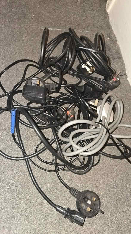 Photo of free Various power cables (West Croydon CR0) #1