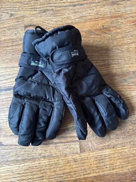Photo of free New Thinsulate Gloves (Clason Point Bronx NY) #1