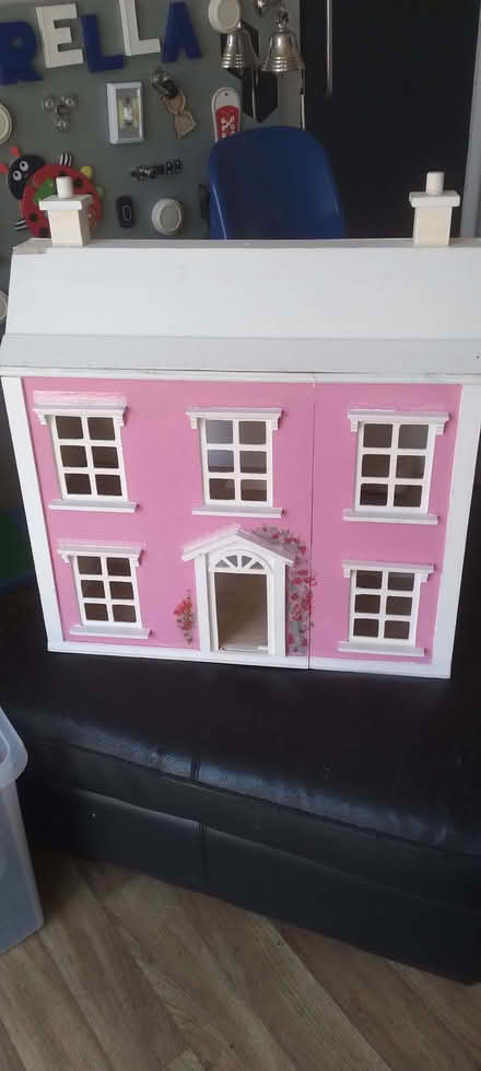Photo of free Handmade doll's house (Harlow Fields DE22) #2