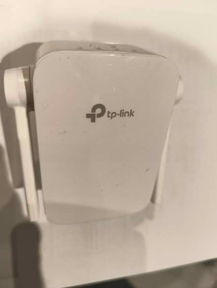 Photo of free WiFi extender TP Link RE305 (Weybridge KT13) #2