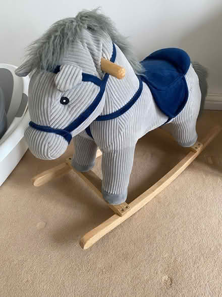 Photo of free Baby Bathtubs and Toys (SE28) #2