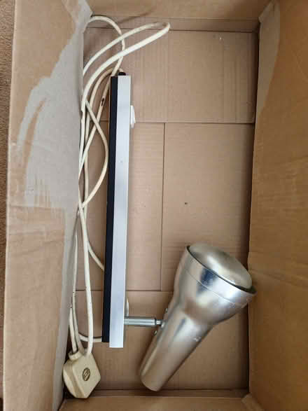 Photo of free Wall light on vertical bar (Woodley RG5) #4