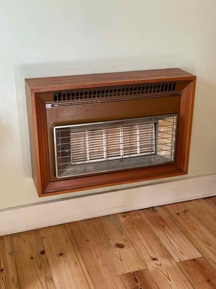 Photo of free Retro gas heater (20 Edinburgh road E13) #3