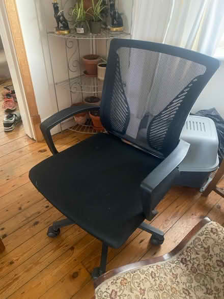 Photo of free Black computer desk chair (Headingley LS4) #1