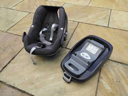 Photo of free Maxi-Cosi car seat and Iso-Fix base. (Welwyn AL6) #1