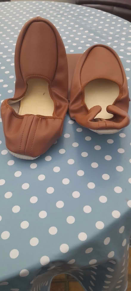 Photo of free Size 6-7 leather travel slippers (Whitegrove RG42) #2