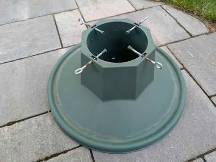 Photo of free Christmas Tree Holder (Brant and QEW) #1