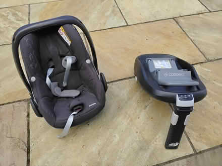 Photo of free Maxi-Cosi car seat and Iso-Fix base. (Welwyn AL6) #2