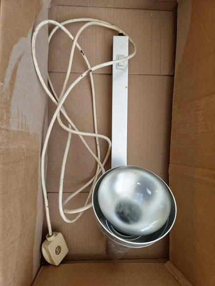 Photo of free Wall light on vertical bar (Woodley RG5) #2
