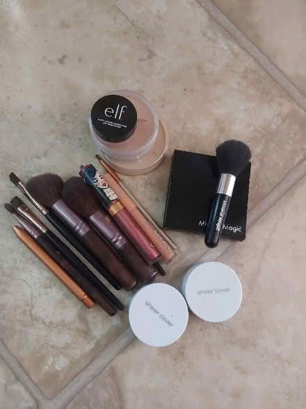 Photo of free Selection of make-up and brushes (Odd Down BA2) #1