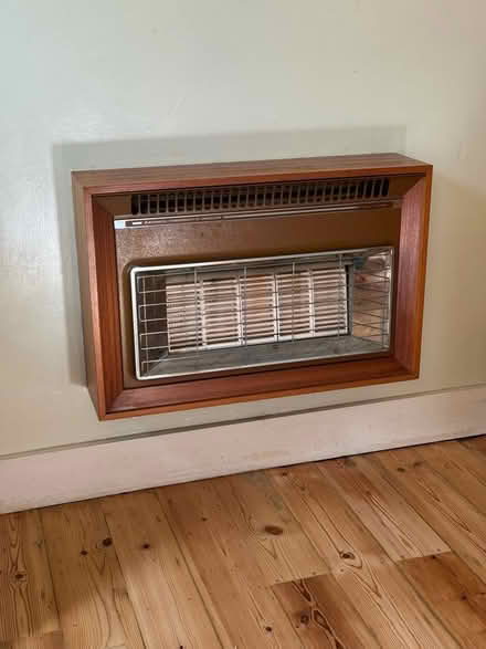 Photo of free Retro gas heater (20 Edinburgh road E13) #1