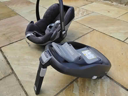 Photo of free Maxi-Cosi car seat and Iso-Fix base. (Welwyn AL6) #3