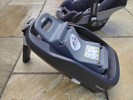 Photo of free Maxi-Cosi car seat and Iso-Fix base. (Welwyn AL6) #4