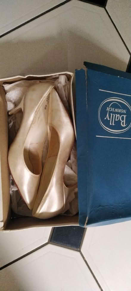 Photo of free Very old pair of court shoes (Kennington OX1) #1