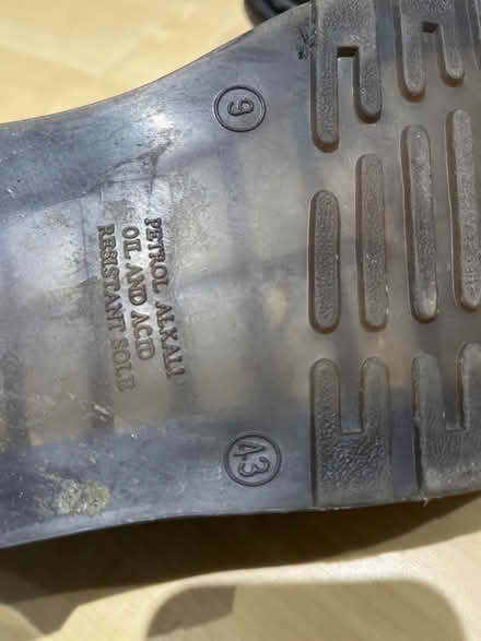 Photo of free work shoes with toe protection (Gorgie EH11) #4