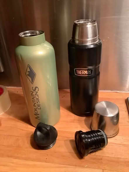 Photo of free A metal water flask and a small Thermos flask. (Eton SL4) #1
