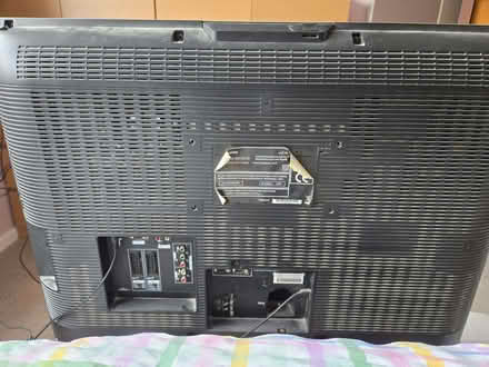 Photo of free 32" Tv (Combe Down BA2) #2