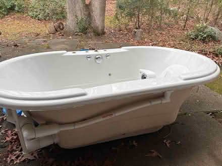 Photo of free pearl whirlpool tub like new (19 fox farms road - Florence) #2