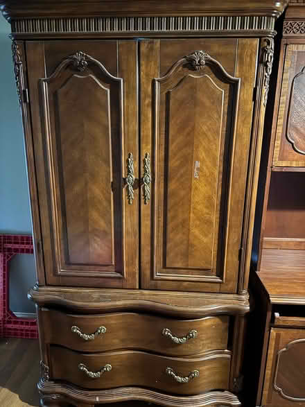 Photo of free Antique dresser #2 (33317) #1