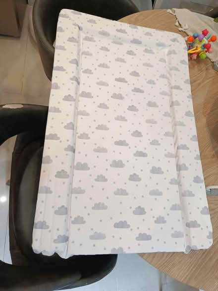 Photo of free changing mat (N226EX) #3
