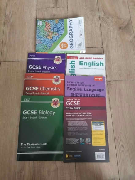 Photo of free GCSE Books (Woodcote SM6) #1