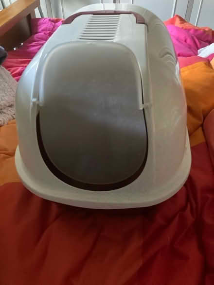Photo of free Covered cat litter tray (Corstorphine EH12) #1