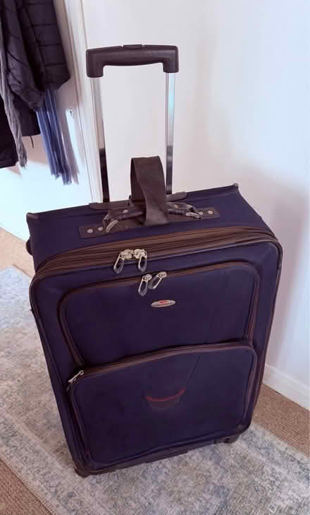 Photo of free Large suitcase (Surbiton KT5) #3