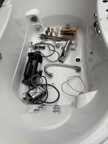 Photo of free pearl whirlpool tub like new (19 fox farms road - Florence) #3